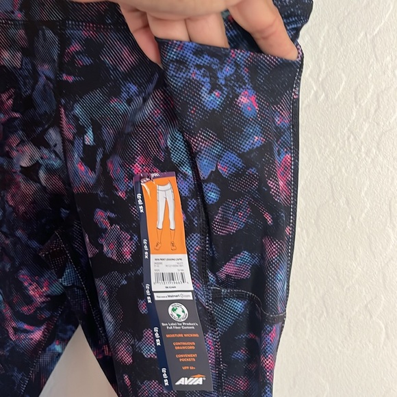 Avia Women's Active Performance
Legging Capri Pants Size XS (0-2) Multi Color - Picture 7 of 12